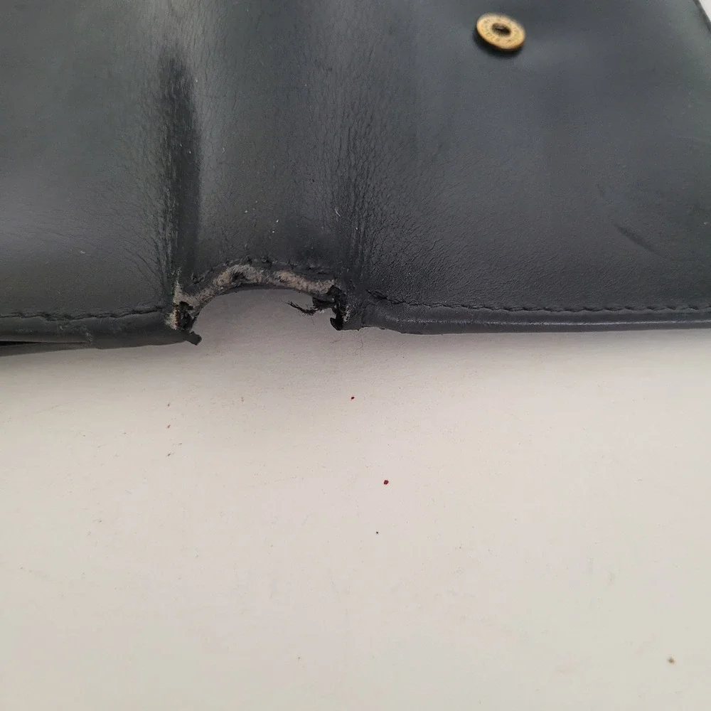 Coach New York Black Leather Trifold Wallet Compact Card Holder Zipper‎ Pocket